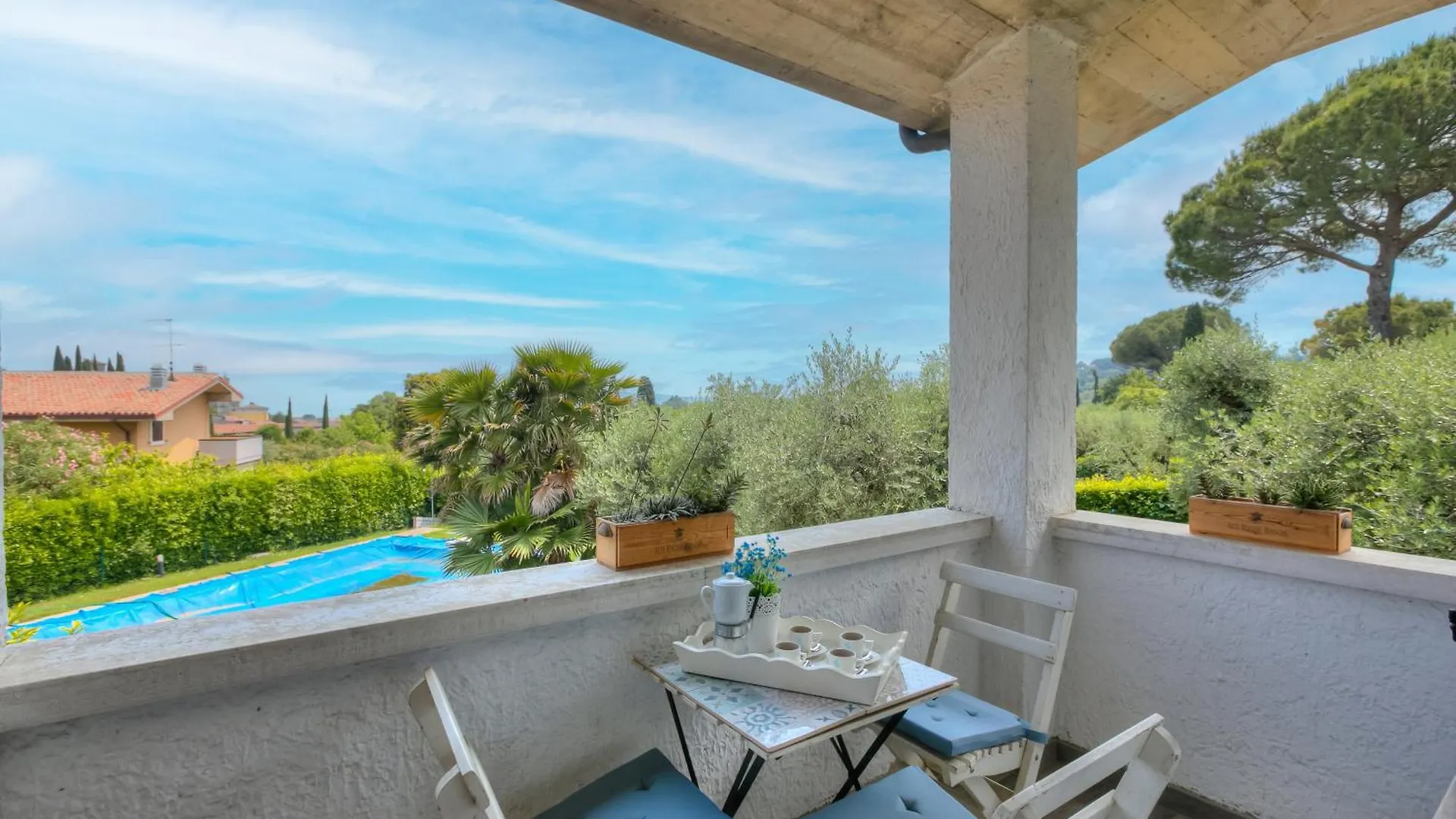 Апартаменты Villa Ulivi Private Pool & Lake View - Happy Rentals Сан-Феличе-дель-Бенако