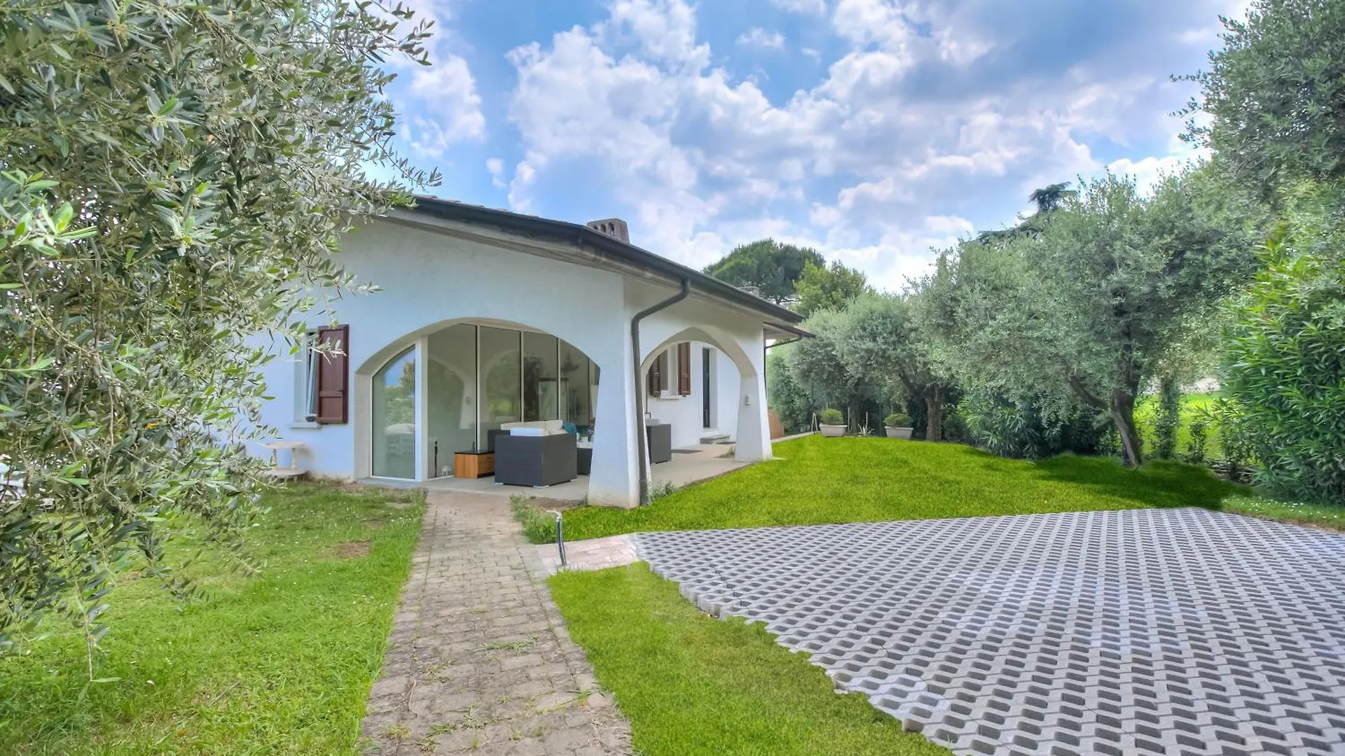Villa Ulivi Private Pool & Lake View - Happy Rentals Сан-Феличе-дель-Бенако Апартаменты
