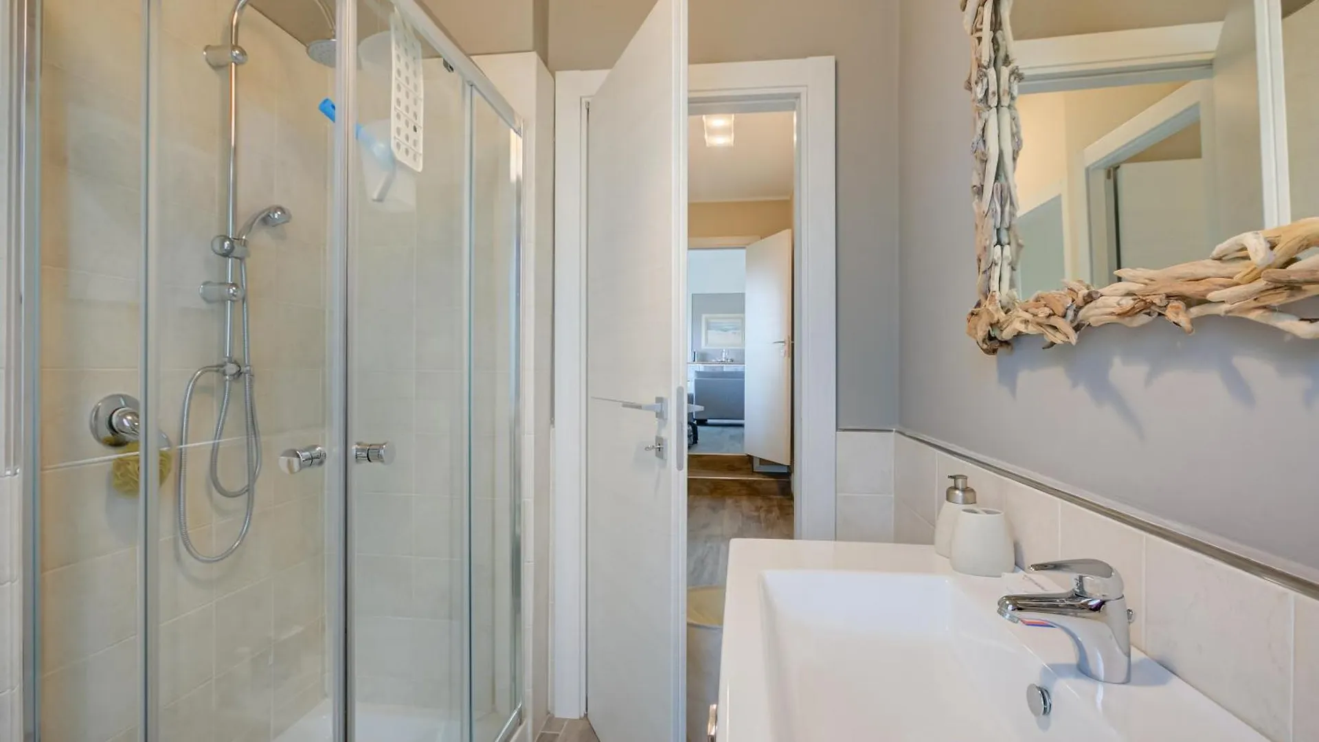 Апартаменты Villa Ulivi Private Pool & Lake View - Happy Rentals Сан-Феличе-дель-Бенако