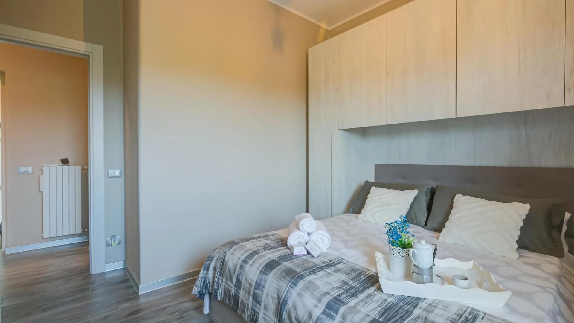 Villa Ulivi Private Pool & Lake View - Happy Rentals Сан-Феличе-дель-Бенако 0*,  Италия